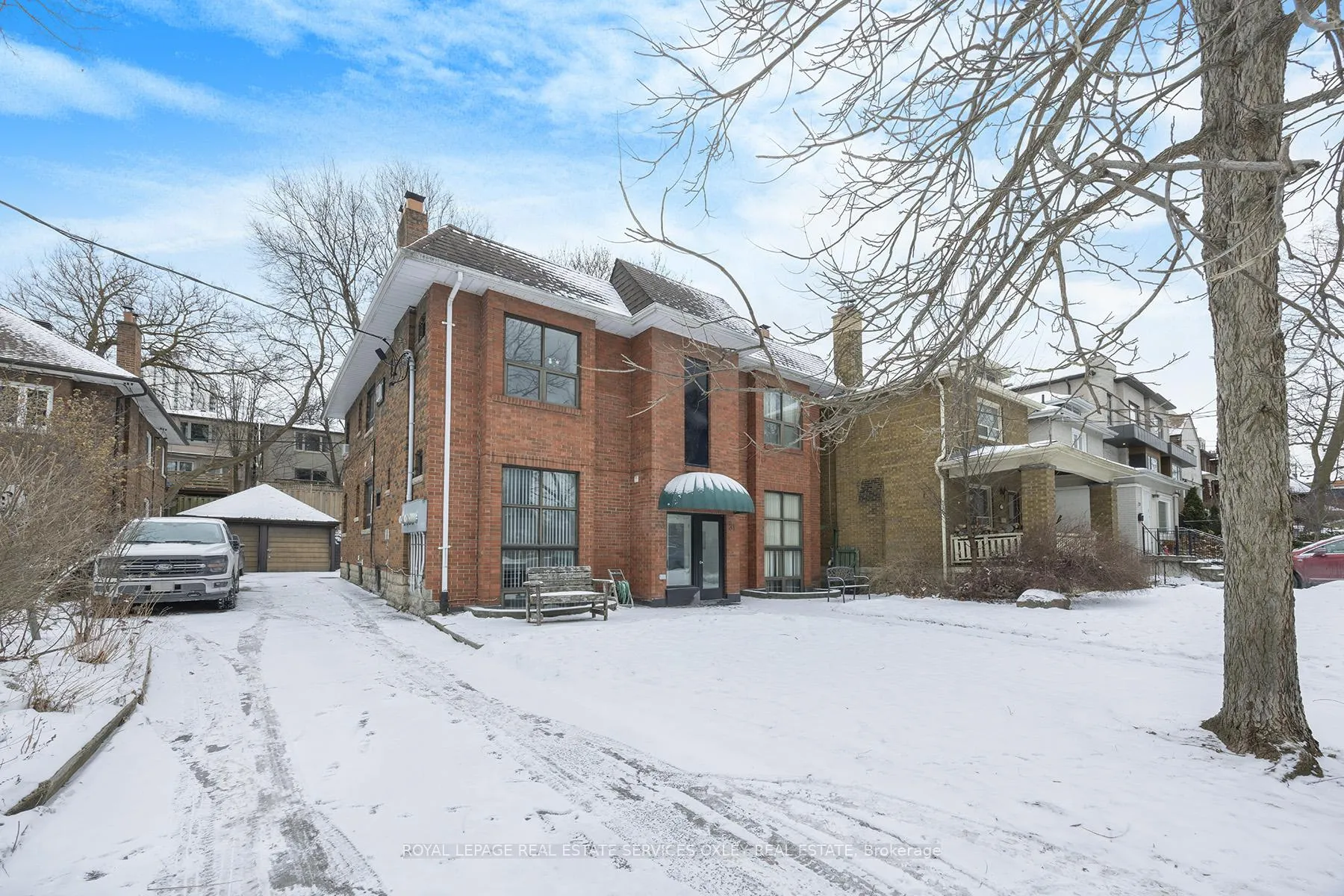 Photo 2 of Unit 2, 31 Glebe Road E, Toronto, Mount Pleasant West — HOMEH