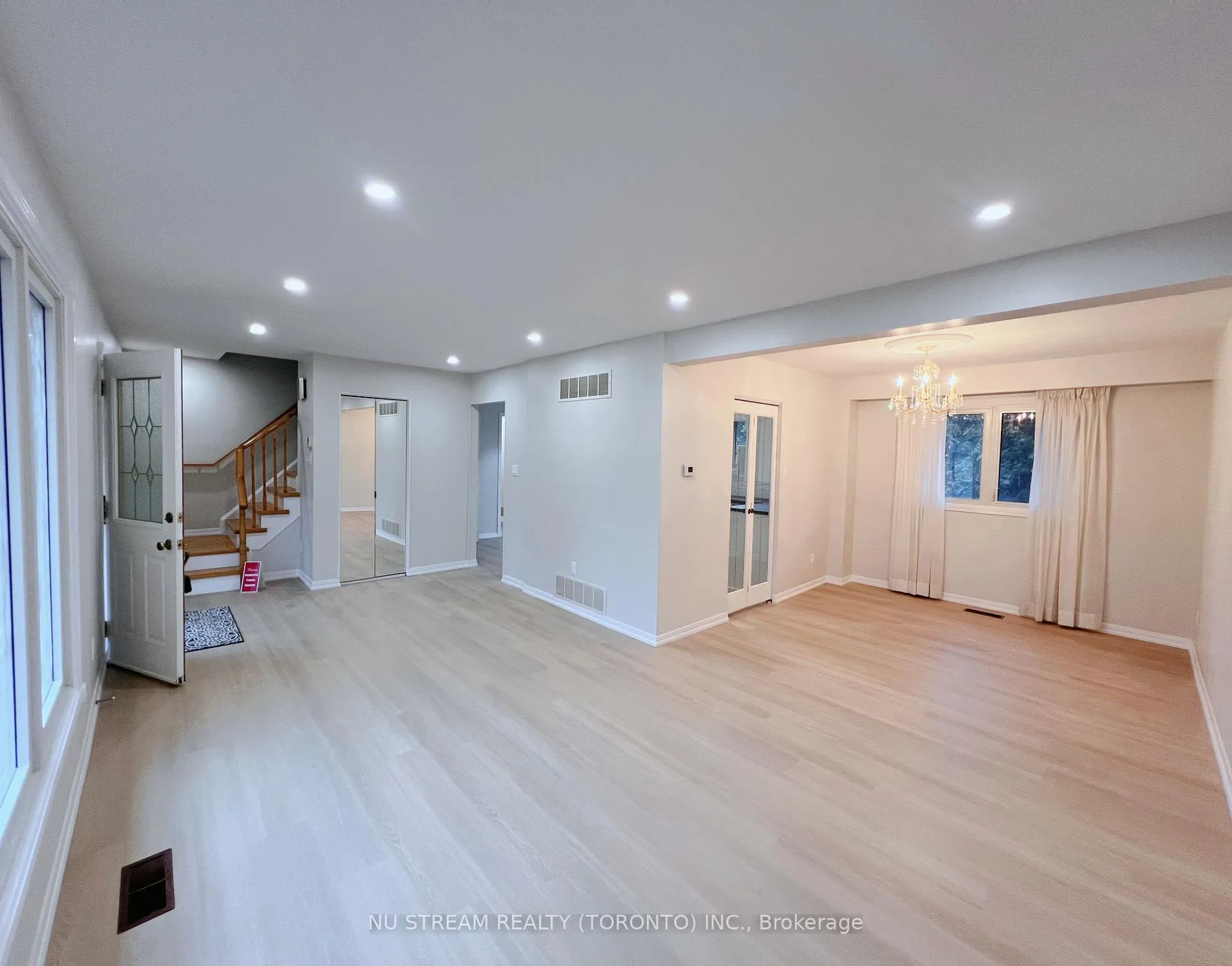 Photo 2 of 11 Newton Gate, Markham, Markham Village — HOMEH