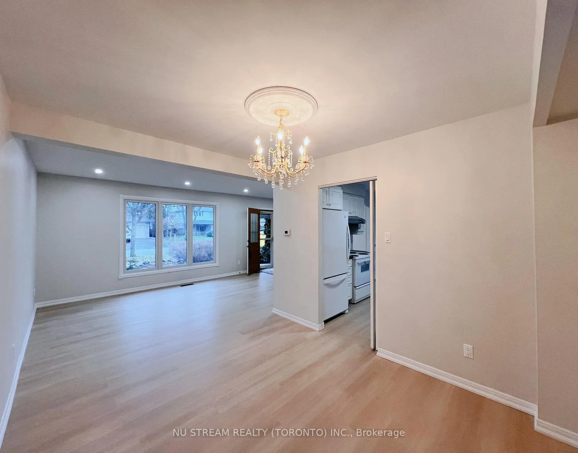 Photo 3 of 11 Newton Gate, Markham, Markham Village — HOMEH