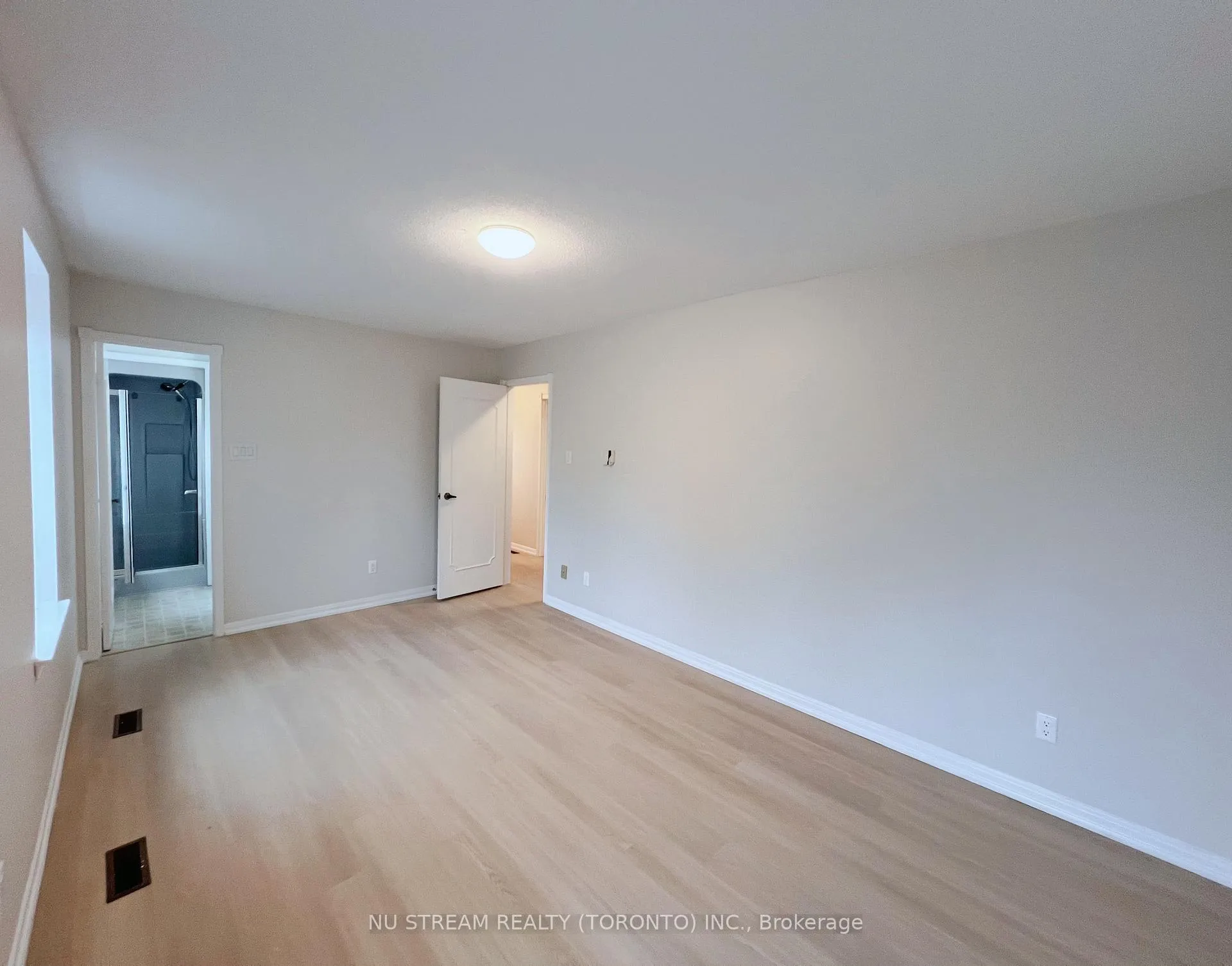Photo 7 of 11 Newton Gate, Markham, Markham Village — HOMEH
