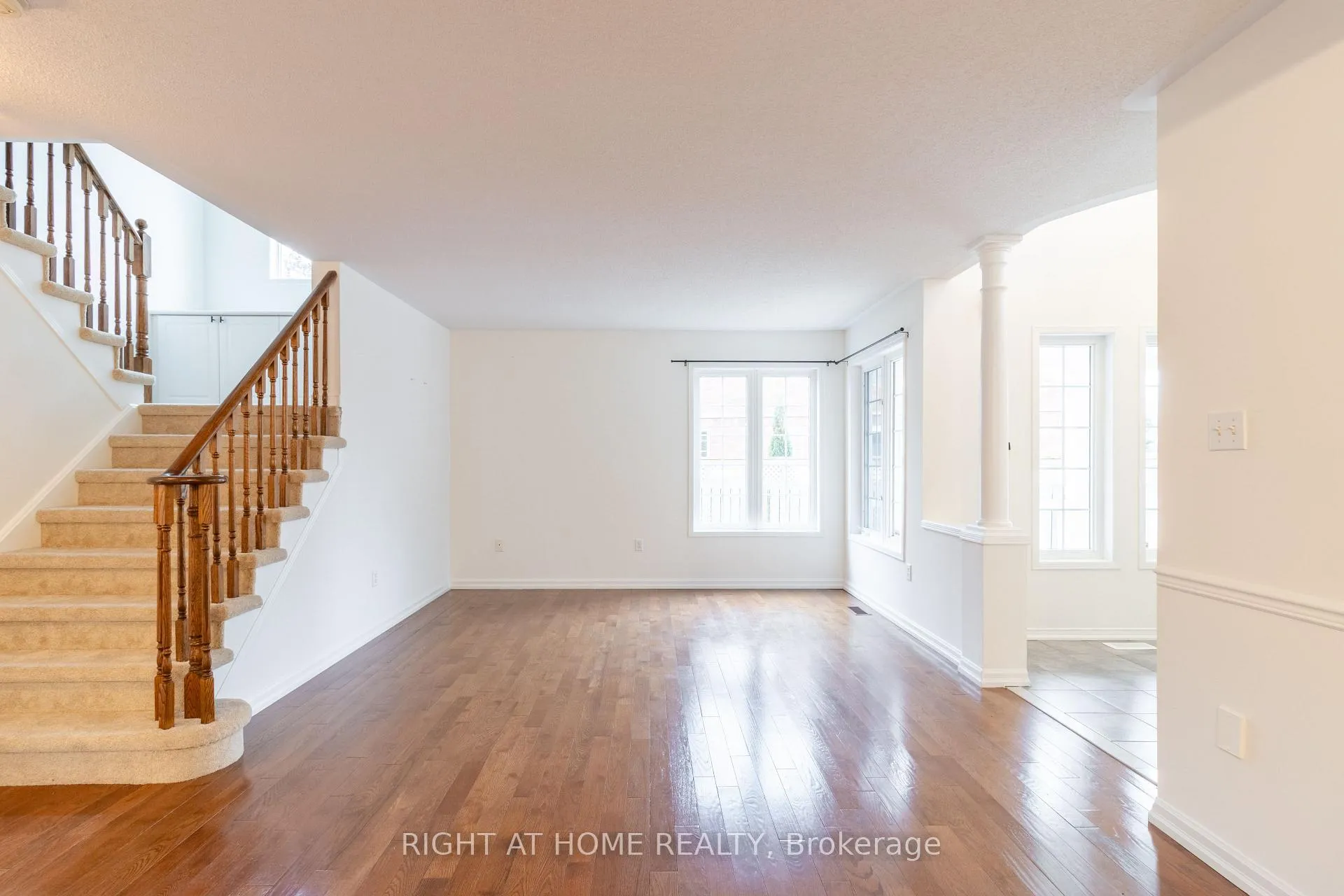 Photo 3 of 39 Mullord Avenue, Ajax, South East — HOMEH