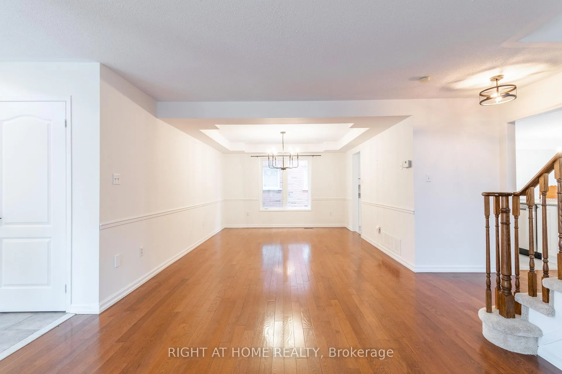 Photo 4 of 39 Mullord Avenue, Ajax, South East — HOMEH