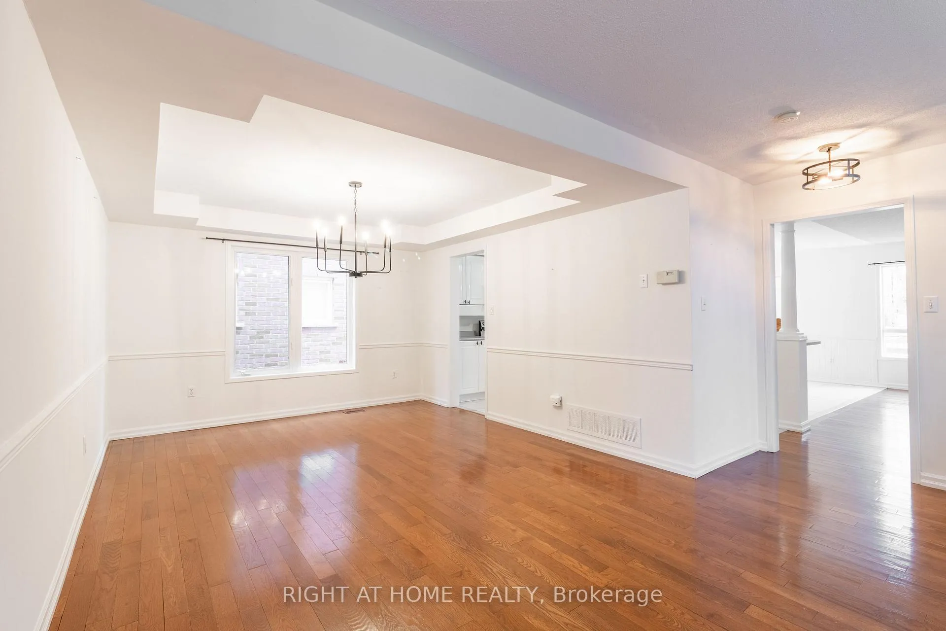 Photo 5 of 39 Mullord Avenue, Ajax, South East — HOMEH