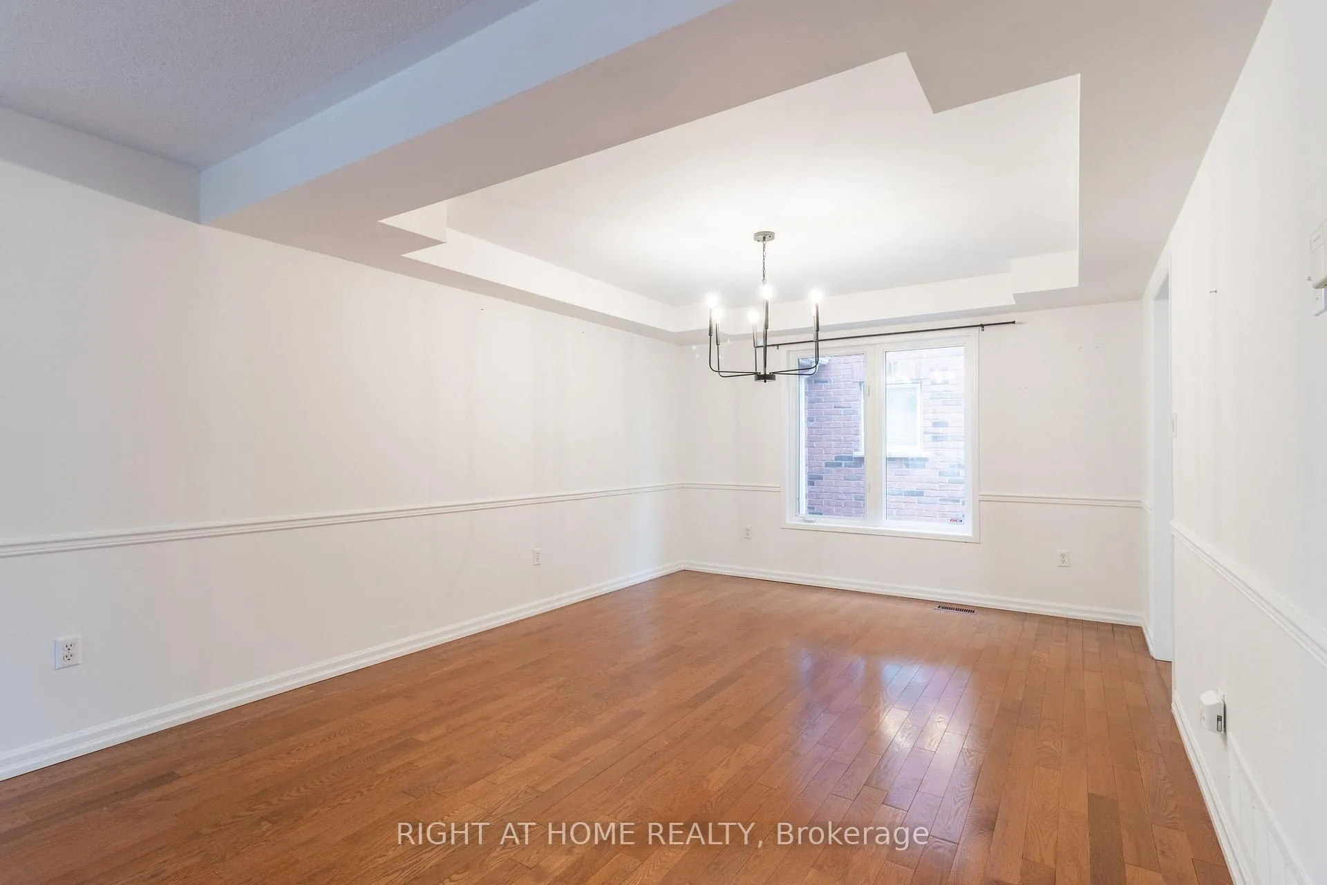 Photo 6 of 39 Mullord Avenue, Ajax, South East — HOMEH