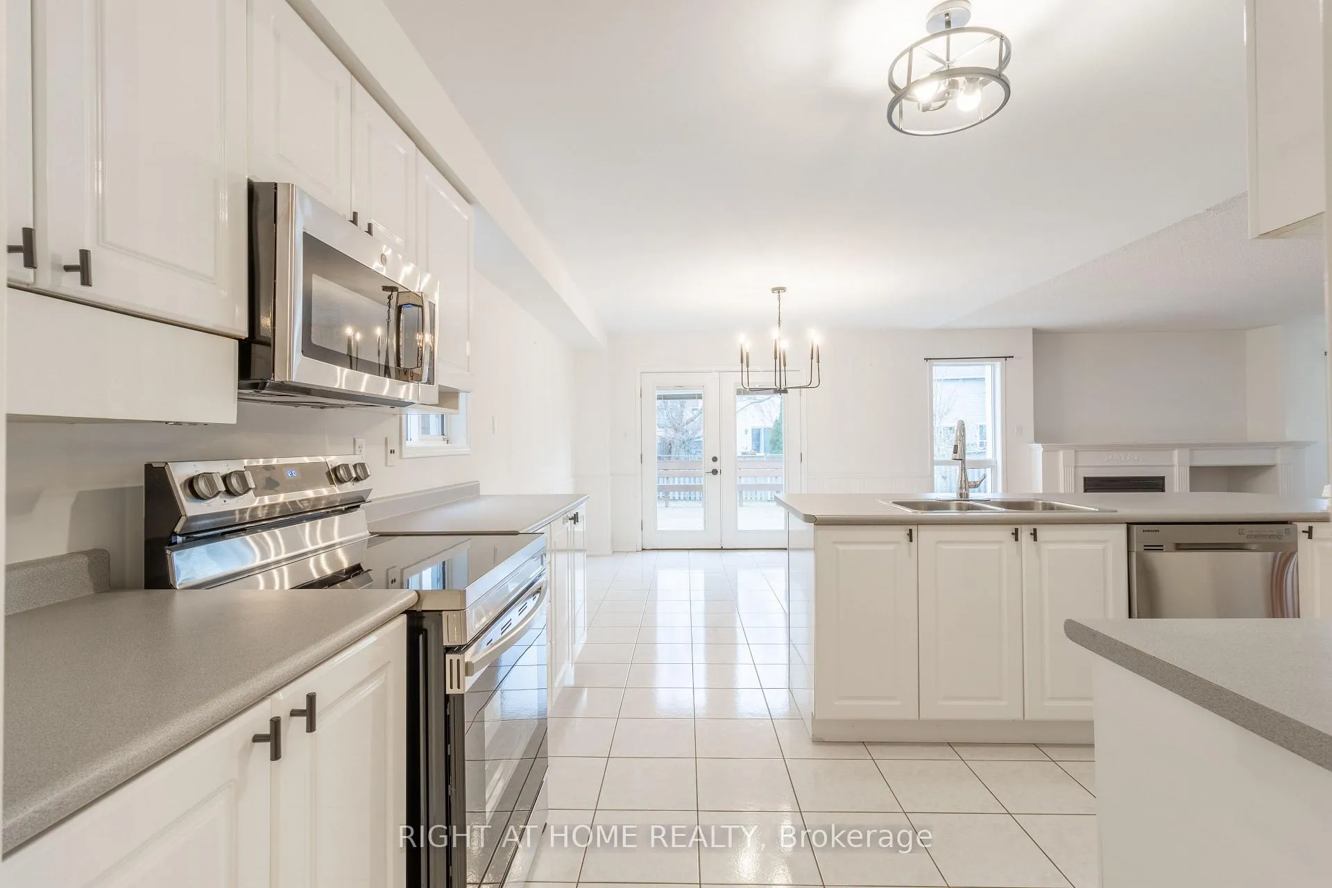 Photo 8 of 39 Mullord Avenue, Ajax, South East — HOMEH