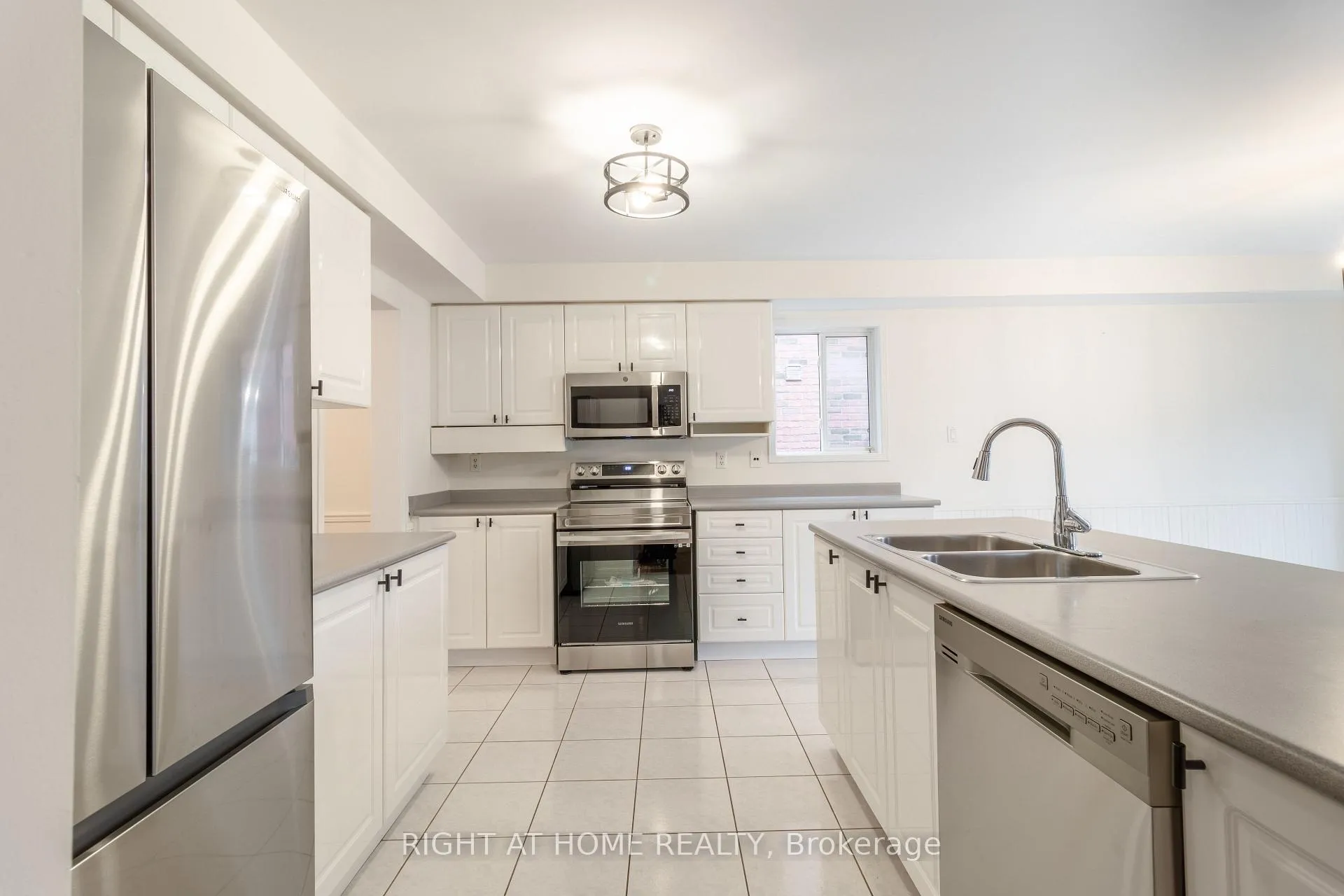 Photo 9 of 39 Mullord Avenue, Ajax, South East — HOMEH