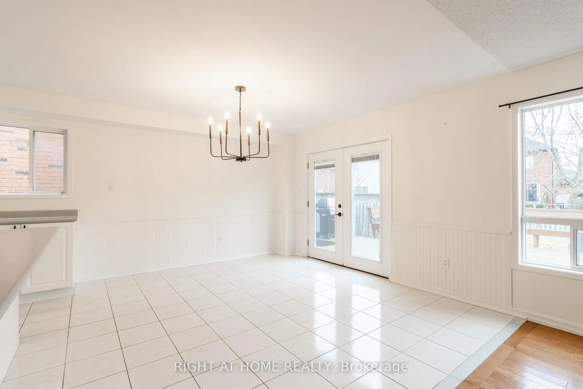 Photo 10 of 39 Mullord Avenue, Ajax, South East — HOMEH
