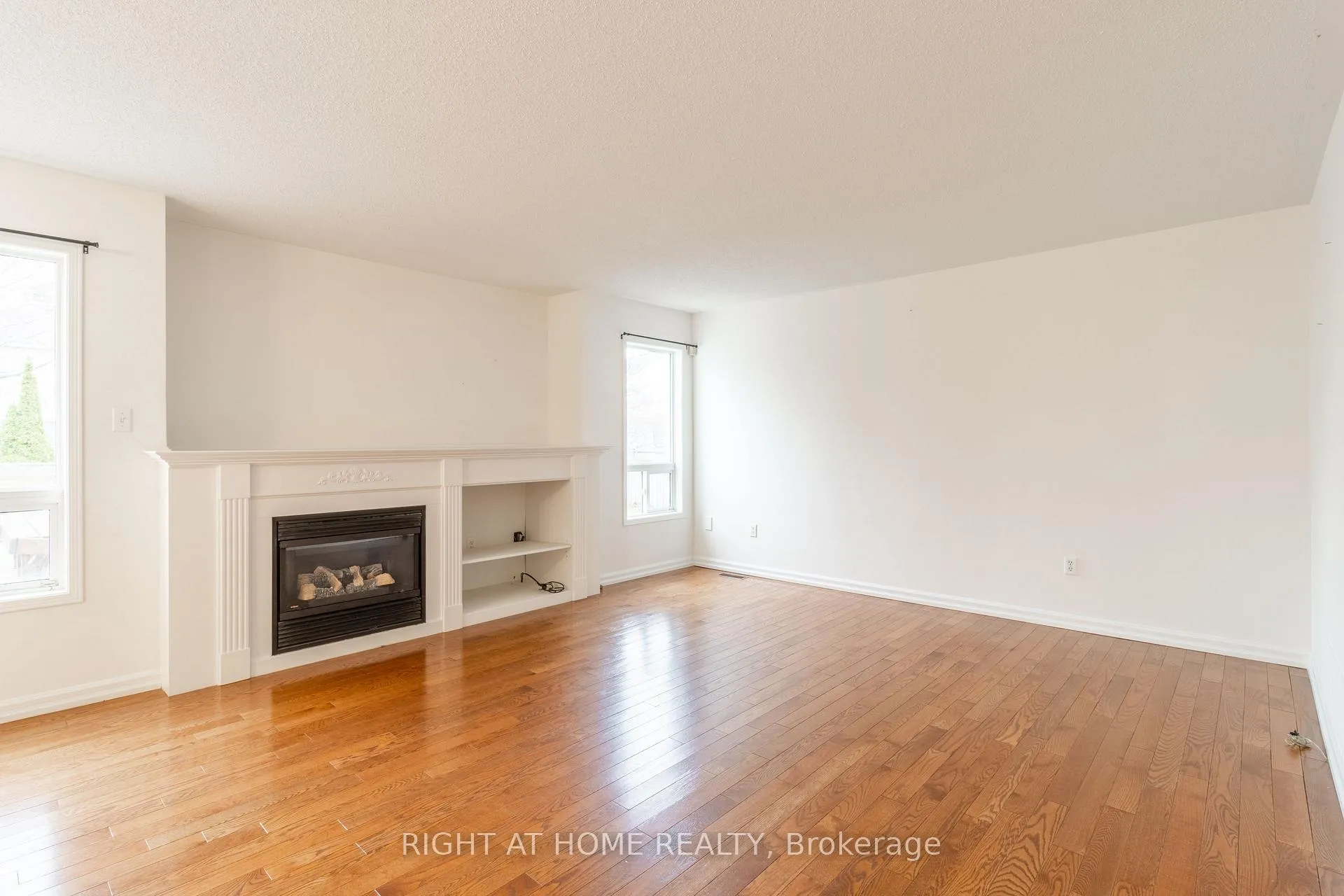 Photo 12 of 39 Mullord Avenue, Ajax, South East — HOMEH