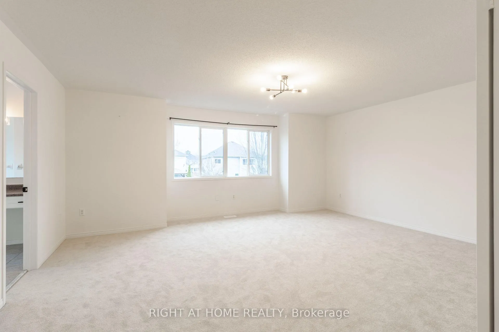 Photo 14 of 39 Mullord Avenue, Ajax, South East — HOMEH