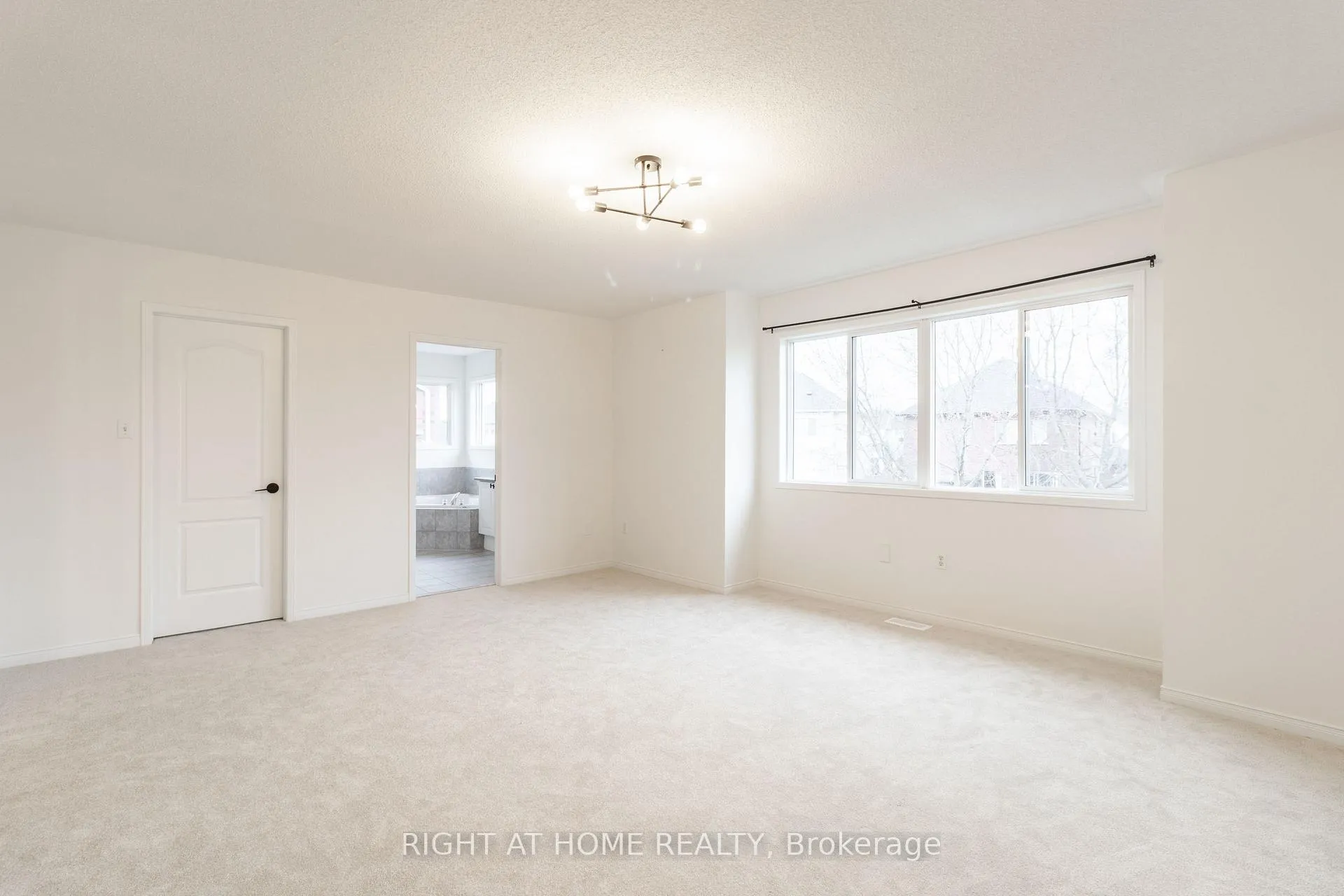 Photo 15 of 39 Mullord Avenue, Ajax, South East — HOMEH