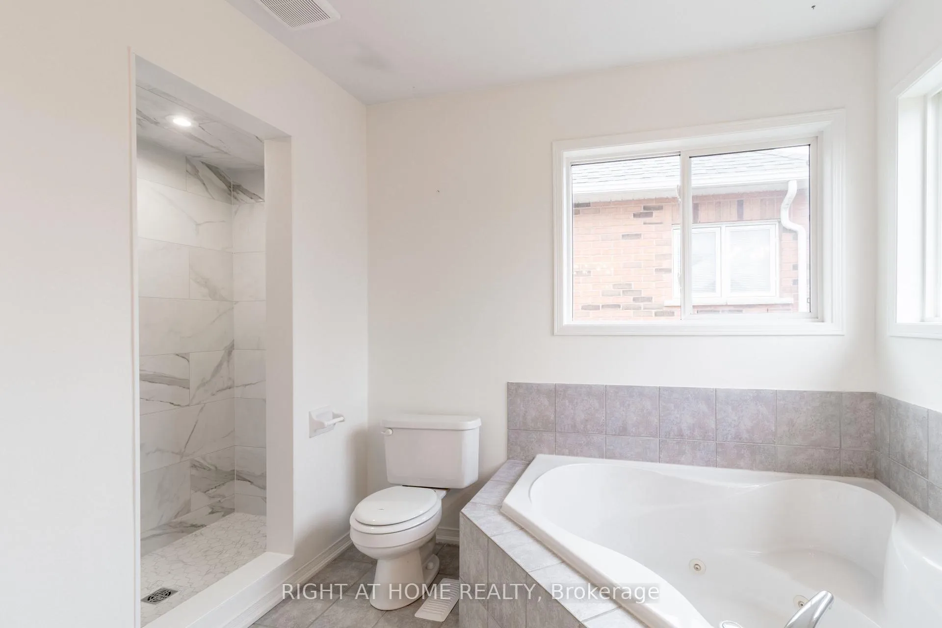 Photo 17 of 39 Mullord Avenue, Ajax, South East — HOMEH