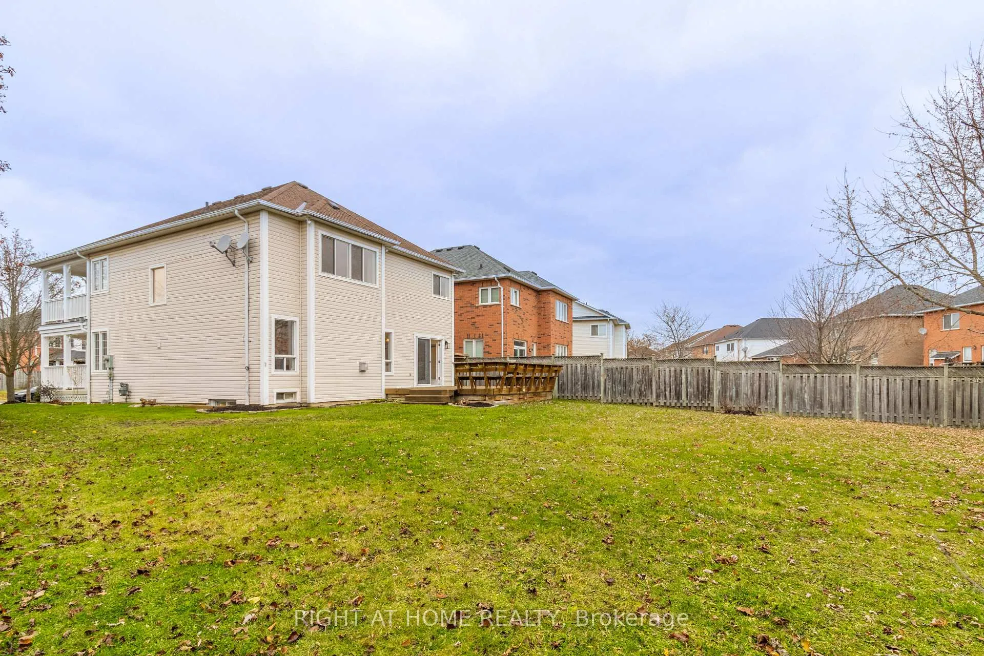 Photo 32 of 39 Mullord Avenue, Ajax, South East — HOMEH
