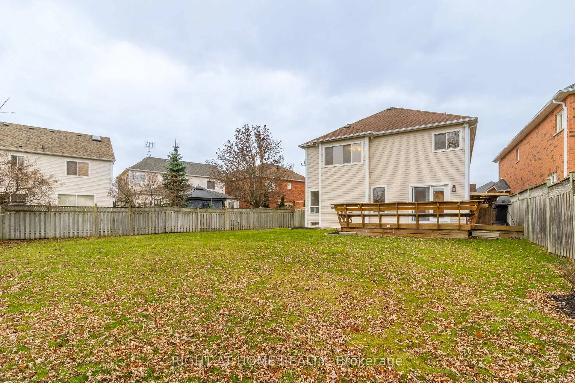 Photo 33 of 39 Mullord Avenue, Ajax, South East — HOMEH