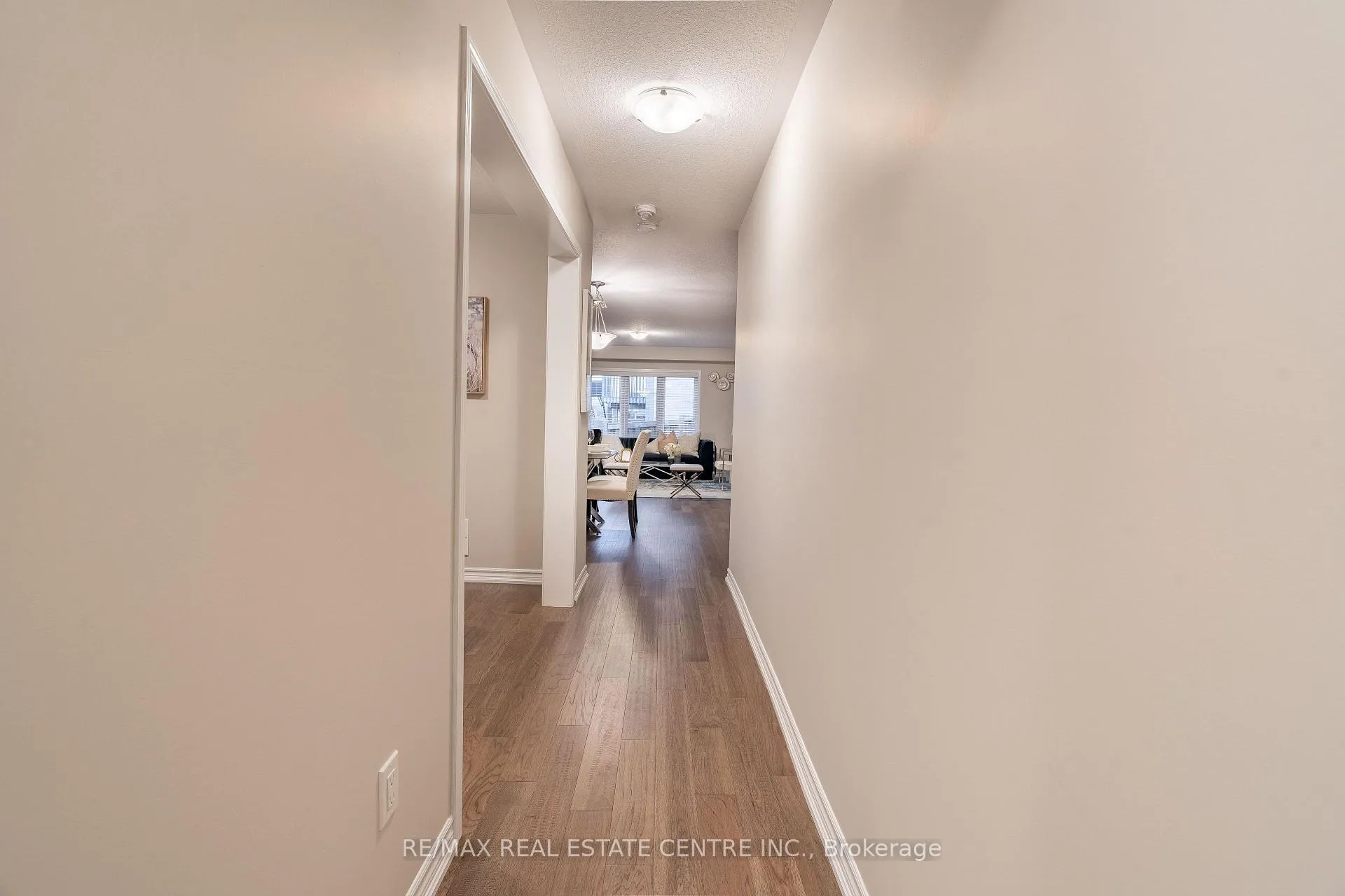 Photo 4 of 37 Blue Oak Street, Kitchener, Rosenburg — HOMEH