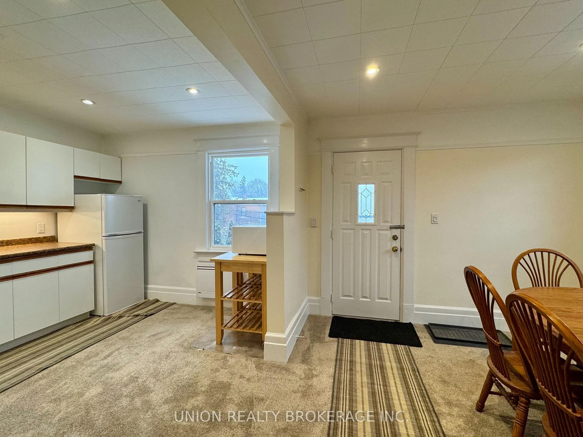 Photo 5 of Unit Upper, 35 Hambly Avenue, Toronto, The Beaches — HOMEH
