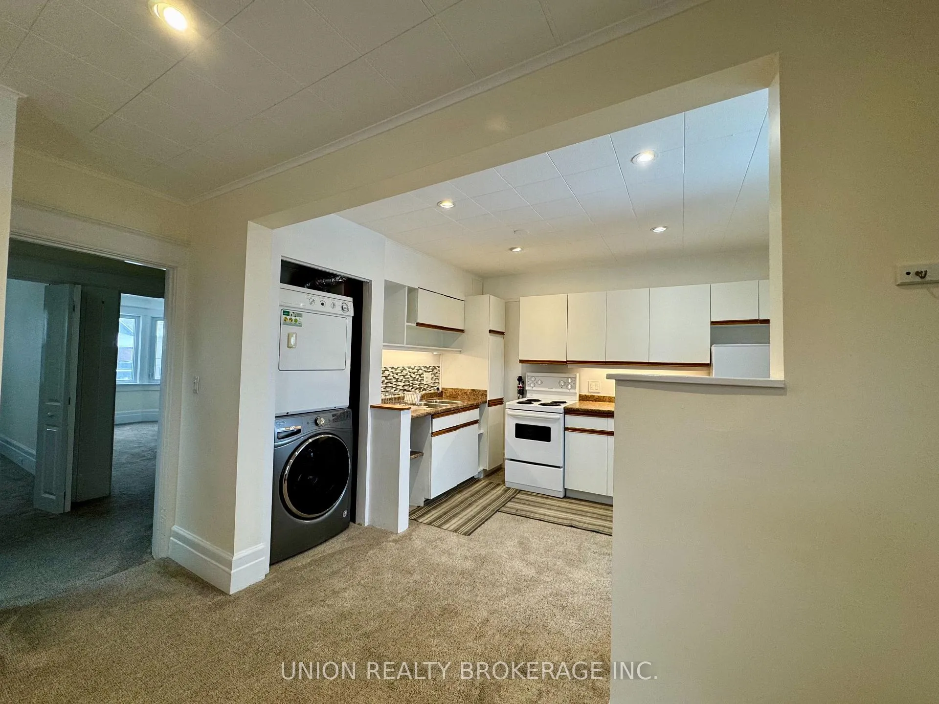 Photo 6 of Unit Upper, 35 Hambly Avenue, Toronto, The Beaches — HOMEH