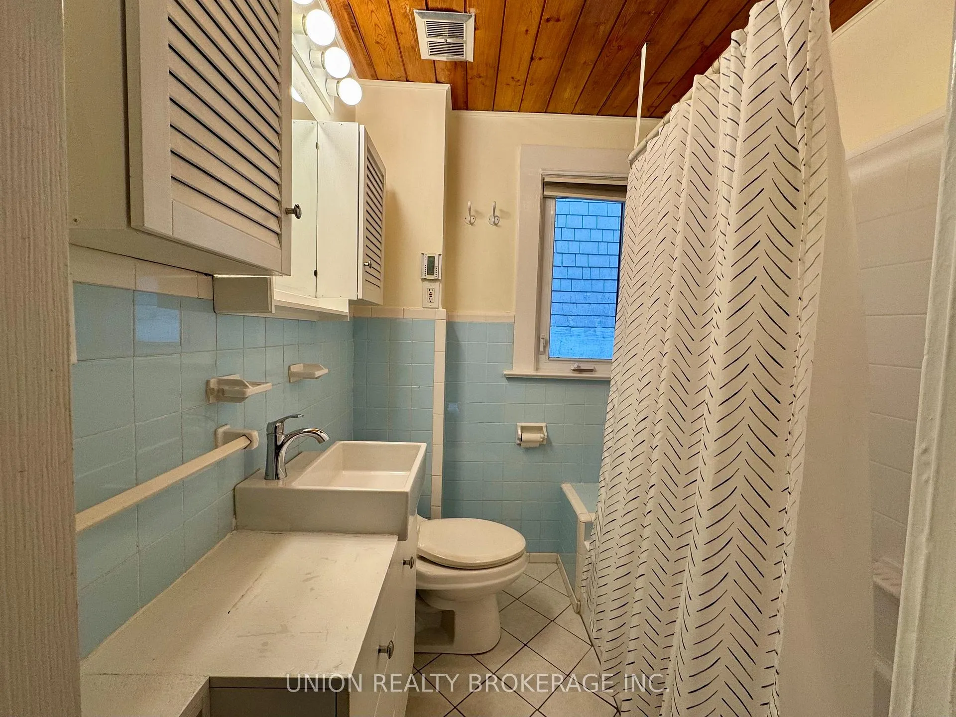 Photo 8 of Unit Upper, 35 Hambly Avenue, Toronto, The Beaches — HOMEH