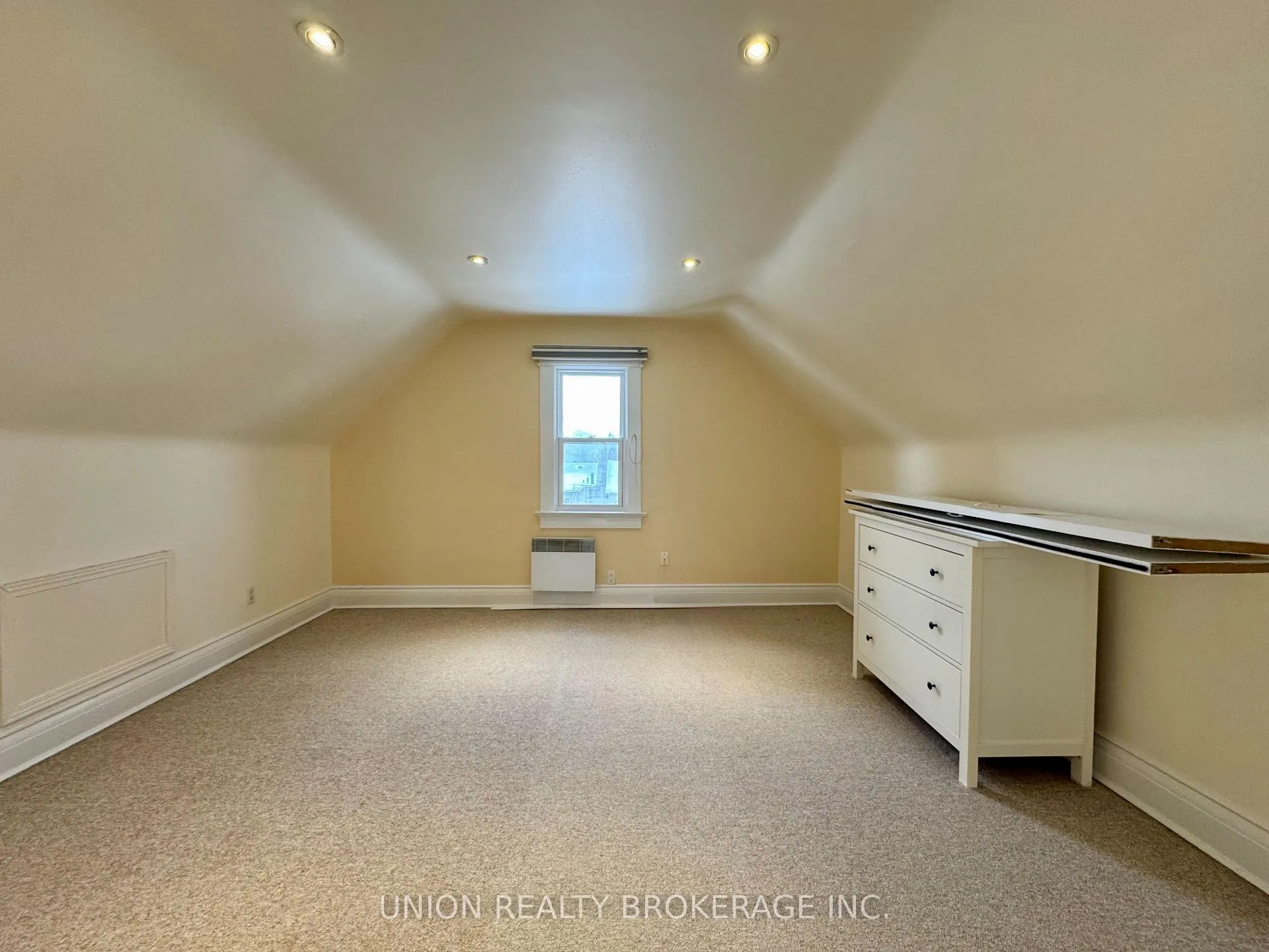 Photo 15 of Unit Upper, 35 Hambly Avenue, Toronto, The Beaches — HOMEH