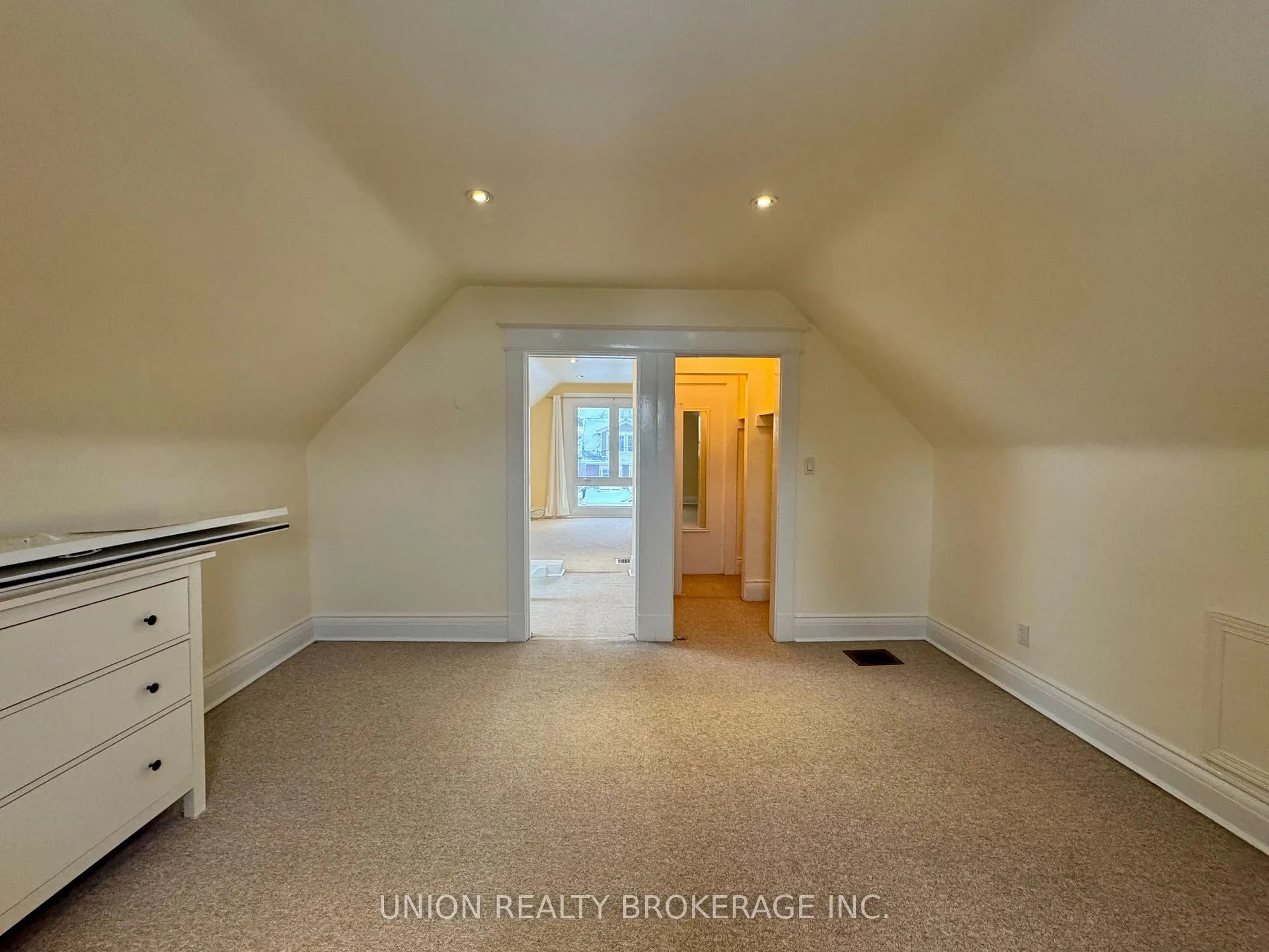 Photo 16 of Unit Upper, 35 Hambly Avenue, Toronto, The Beaches — HOMEH