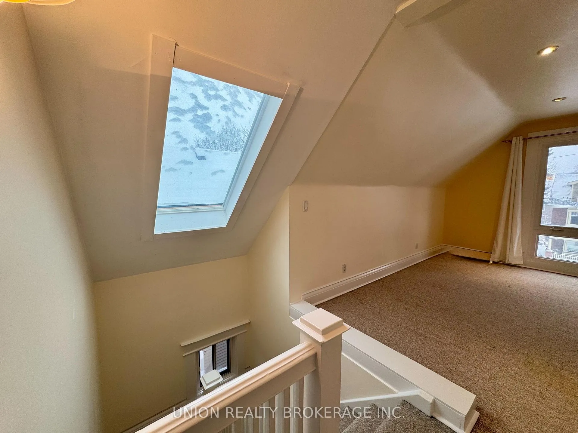 Photo 17 of Unit Upper, 35 Hambly Avenue, Toronto, The Beaches — HOMEH