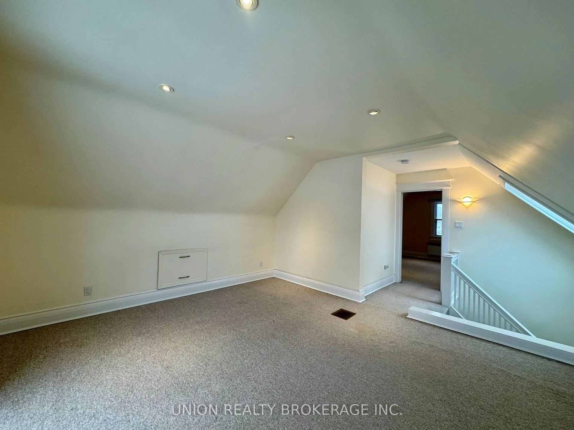 Photo 19 of Unit Upper, 35 Hambly Avenue, Toronto, The Beaches — HOMEH