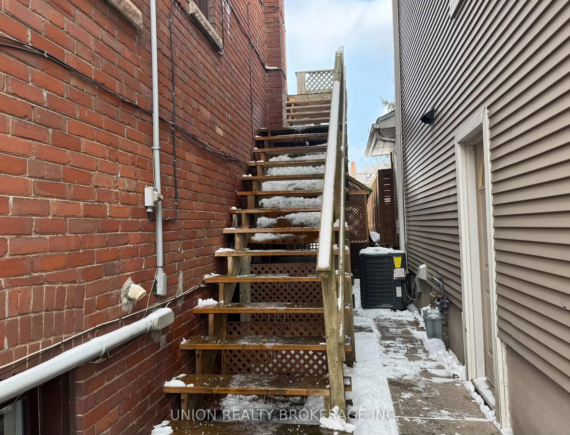 Photo 20 of Unit Upper, 35 Hambly Avenue, Toronto, The Beaches — HOMEH
