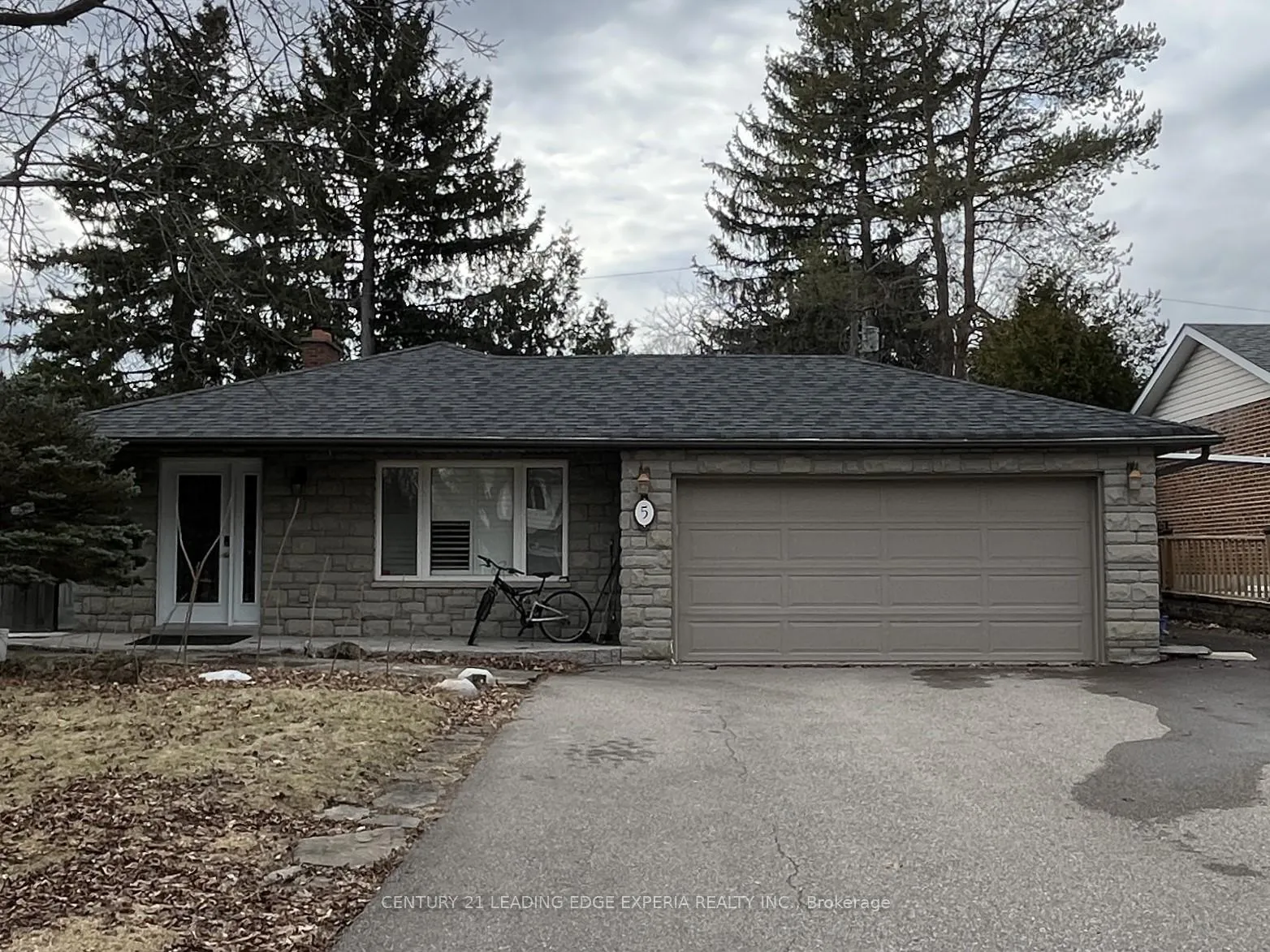 Front of 5 Southdale Drive