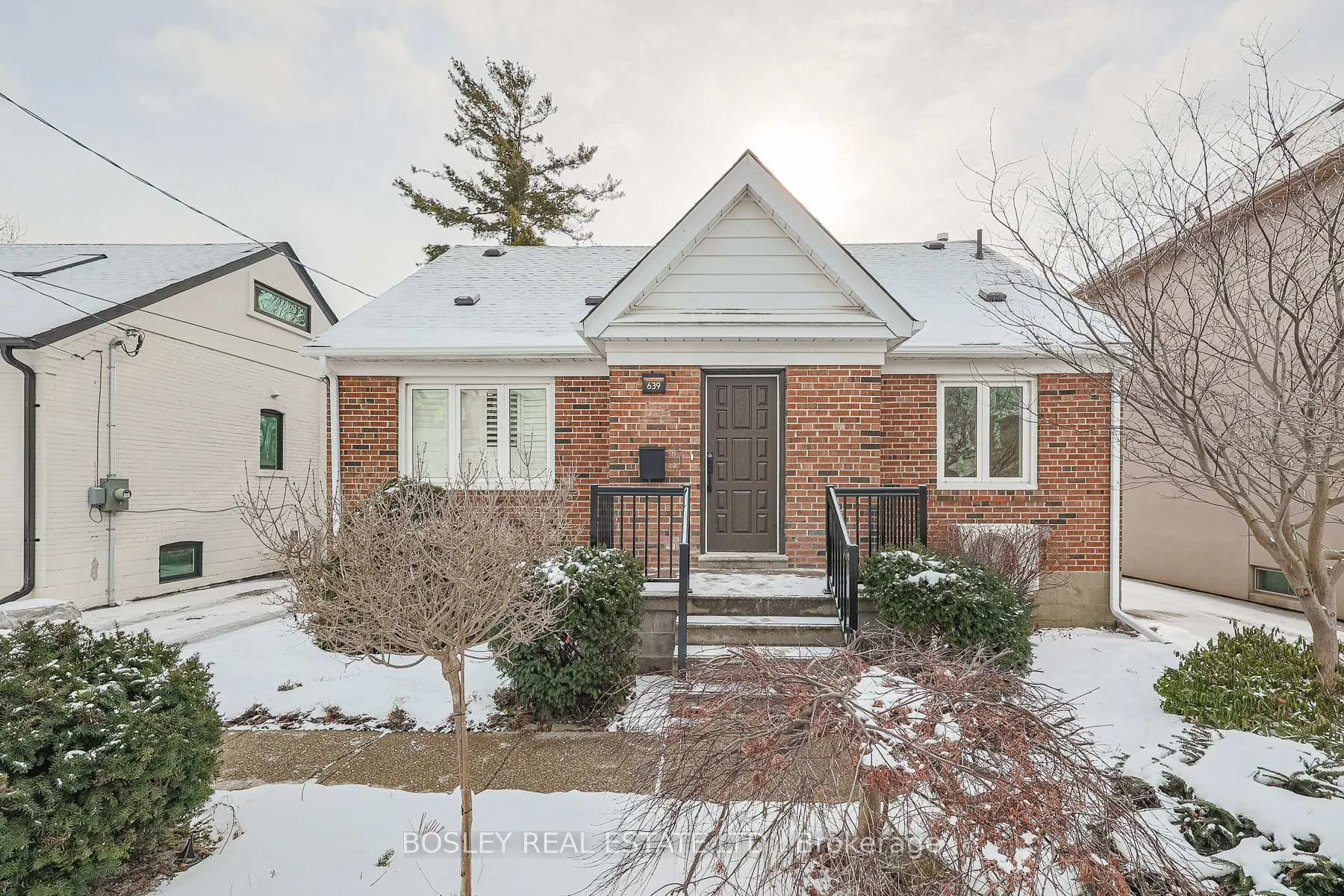 Front of 639 Glengrove Avenue
