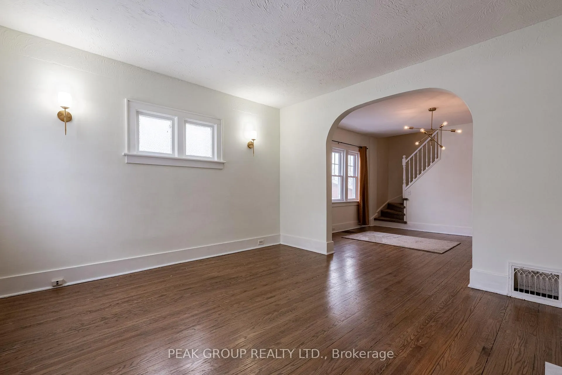 Photo 3 of 65 Elgin Street E, Welland, Prince Charles — HOMEH