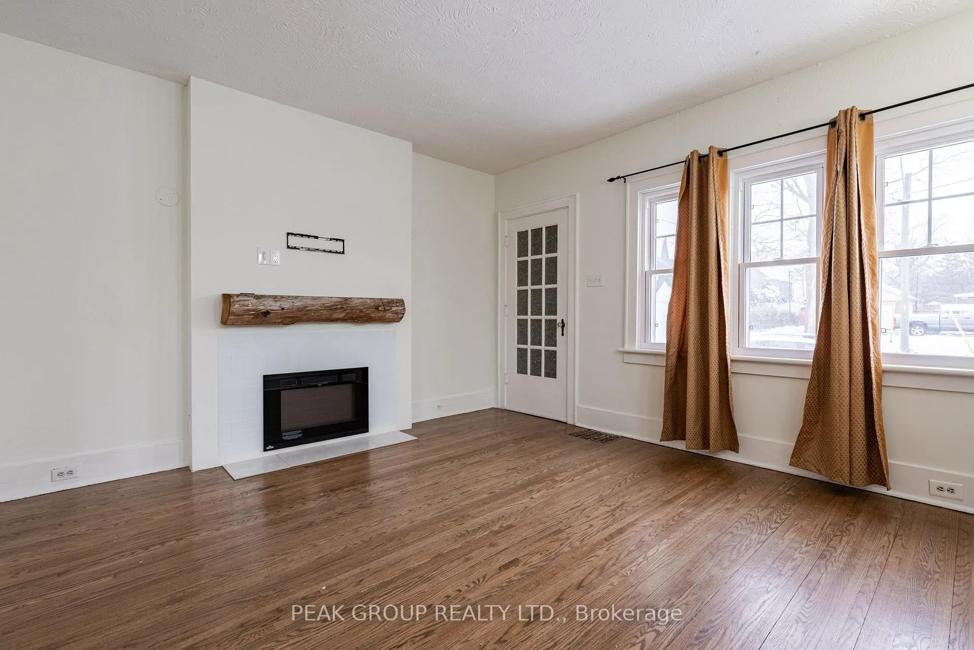 Photo 5 of 65 Elgin Street E, Welland, Prince Charles — HOMEH