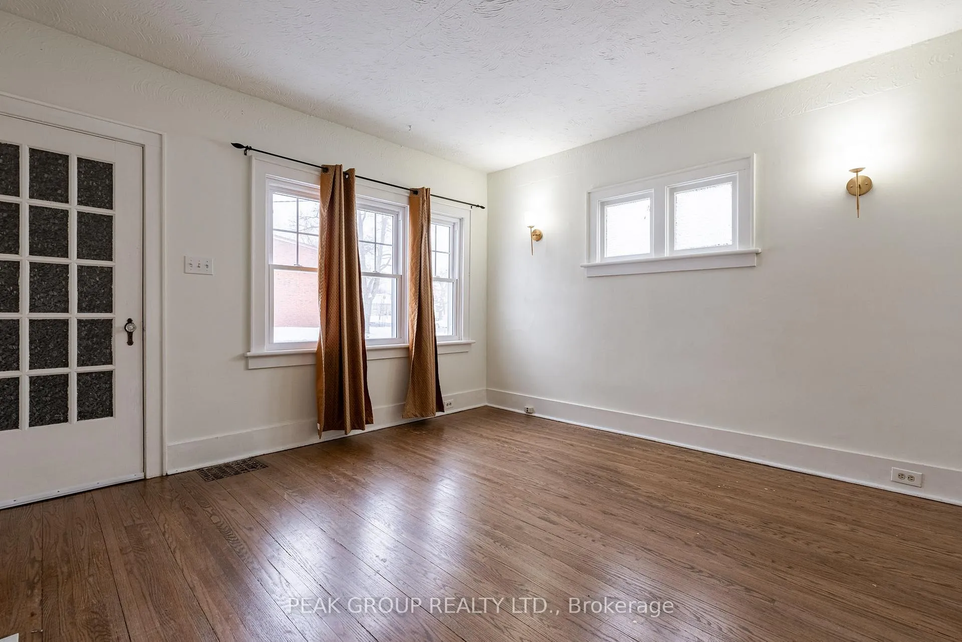 Photo 6 of 65 Elgin Street E, Welland, Prince Charles — HOMEH