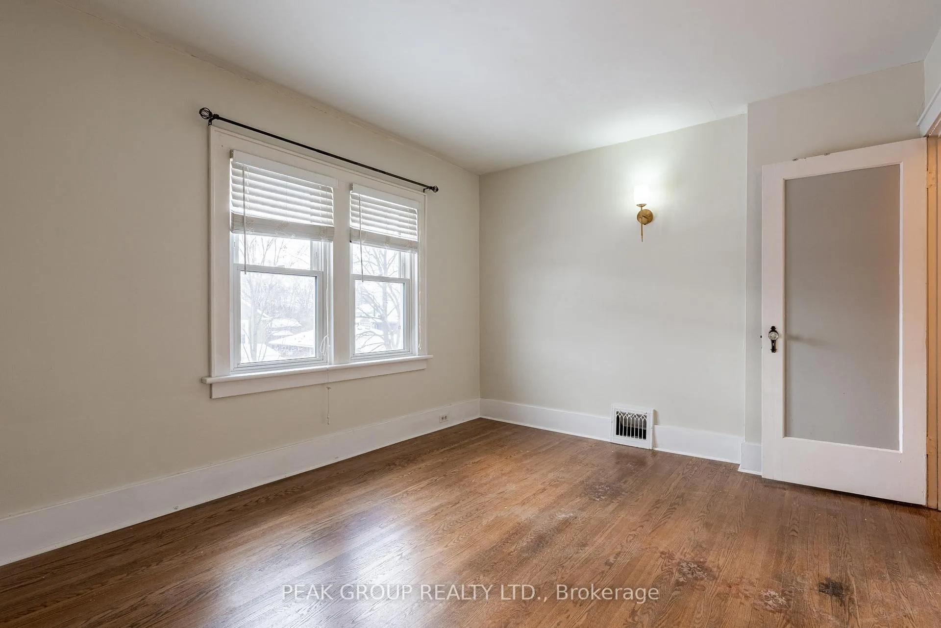 Photo 17 of 65 Elgin Street E, Welland, Prince Charles — HOMEH