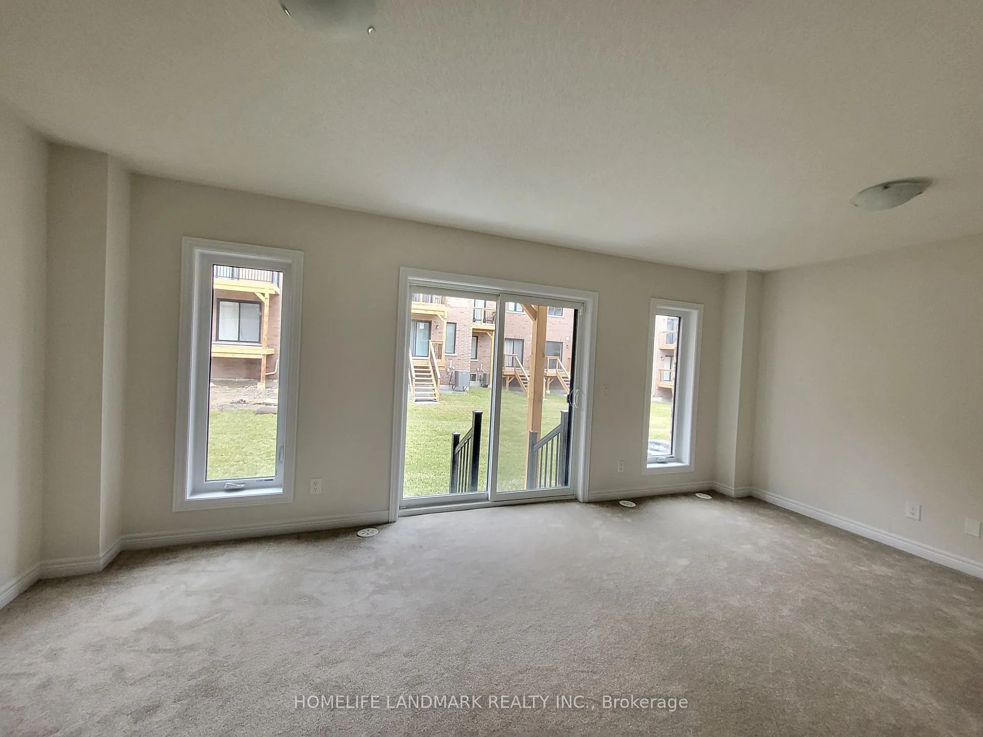 Photo 10 of 33 Gillivary Drive, Whitby, Rural Whitby — HOMEH