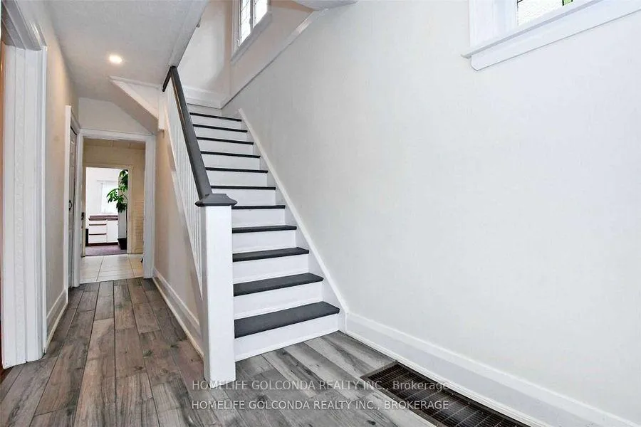 Photo 3 of 35 Westbrook Avenue, Toronto, Woodbine-Lumsden — HOMEH
