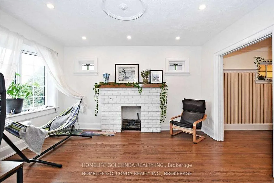 Photo 4 of 35 Westbrook Avenue, Toronto, Woodbine-Lumsden — HOMEH