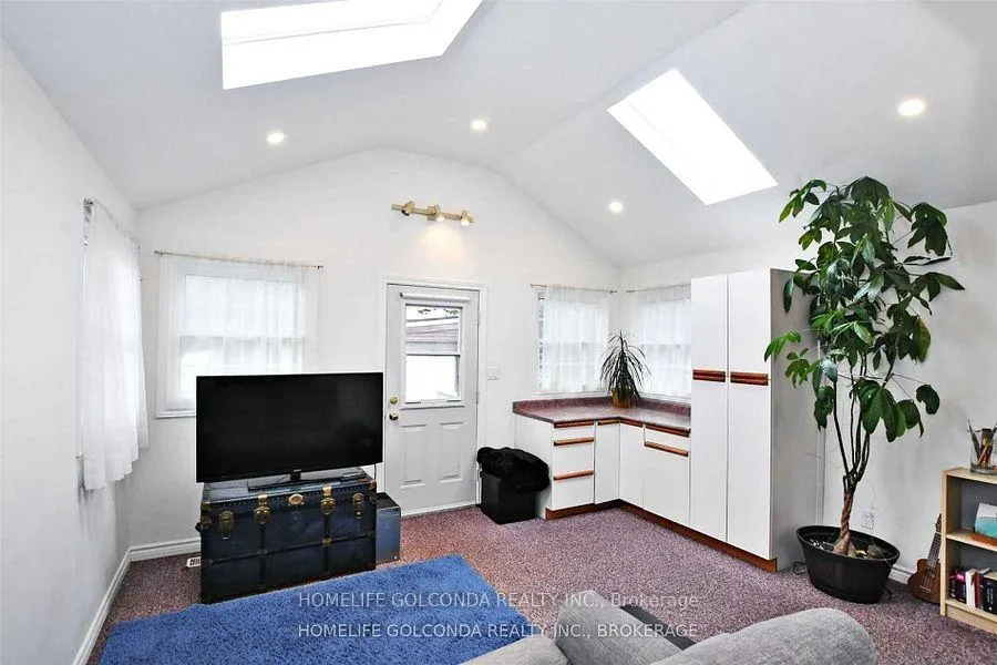 Photo 6 of 35 Westbrook Avenue, Toronto, Woodbine-Lumsden — HOMEH