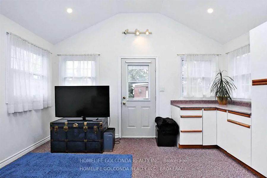 Photo 7 of 35 Westbrook Avenue, Toronto, Woodbine-Lumsden — HOMEH