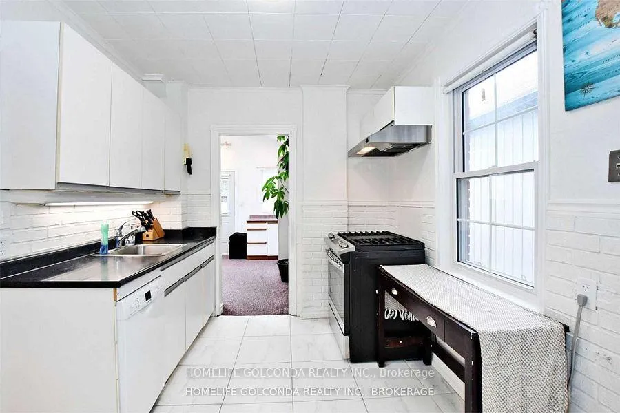 Photo 8 of 35 Westbrook Avenue, Toronto, Woodbine-Lumsden — HOMEH