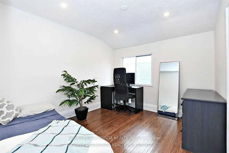 Photo 10 of 35 Westbrook Avenue, Toronto, Woodbine-Lumsden — HOMEH