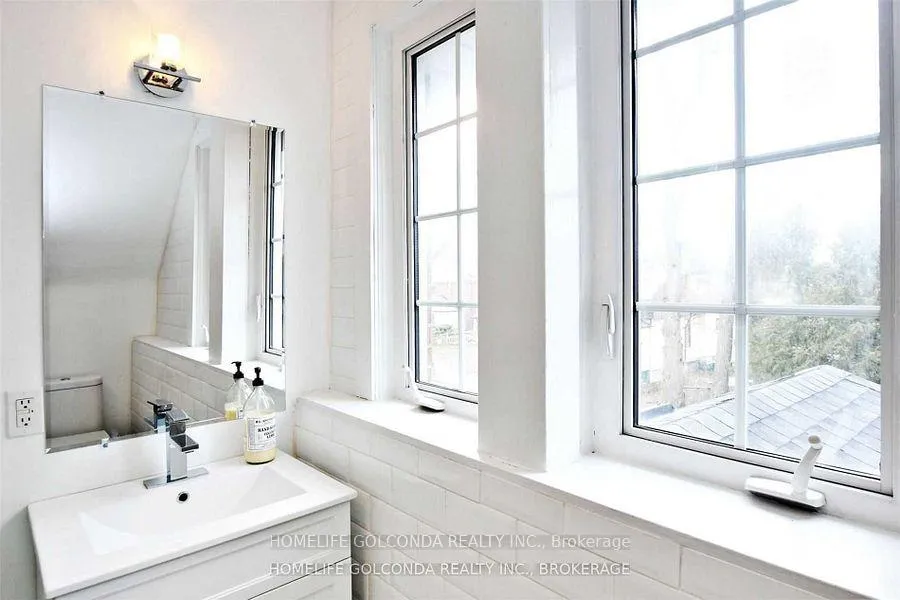 Photo 12 of 35 Westbrook Avenue, Toronto, Woodbine-Lumsden — HOMEH