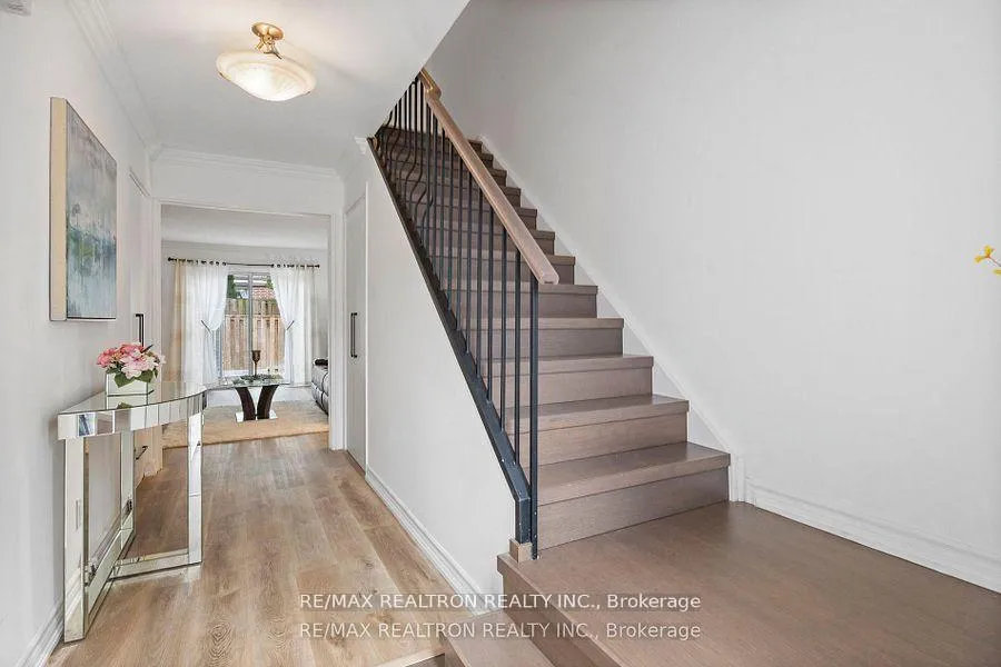 Photo 6 of 20 Harper Way, Markham, Aileen-Willowbrook — HOMEH