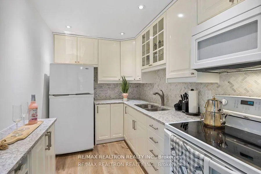 Photo 14 of 20 Harper Way, Markham, Aileen-Willowbrook — HOMEH
