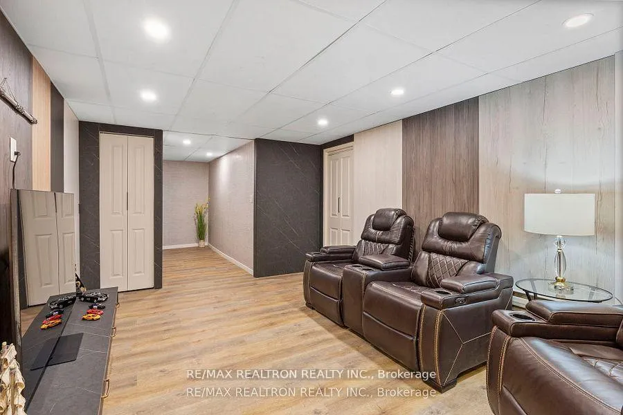 Photo 21 of 20 Harper Way, Markham, Aileen-Willowbrook — HOMEH