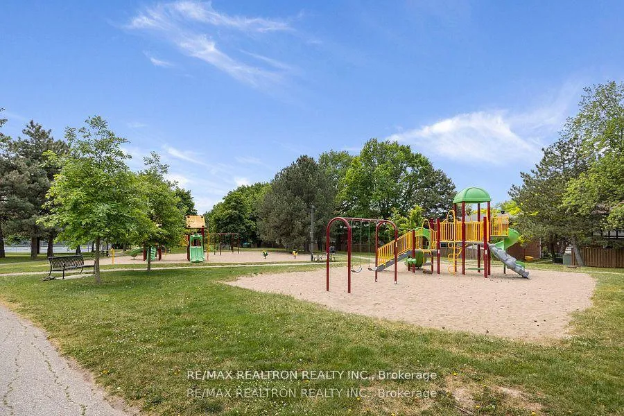 Photo 37 of 20 Harper Way, Markham, Aileen-Willowbrook — HOMEH