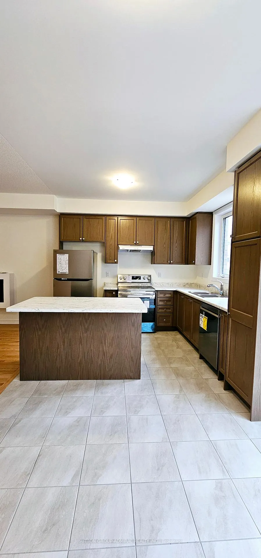 Photo 9 of 1004 Crowsnest Hollow, Pickering, Rural Pickering — HOMEH