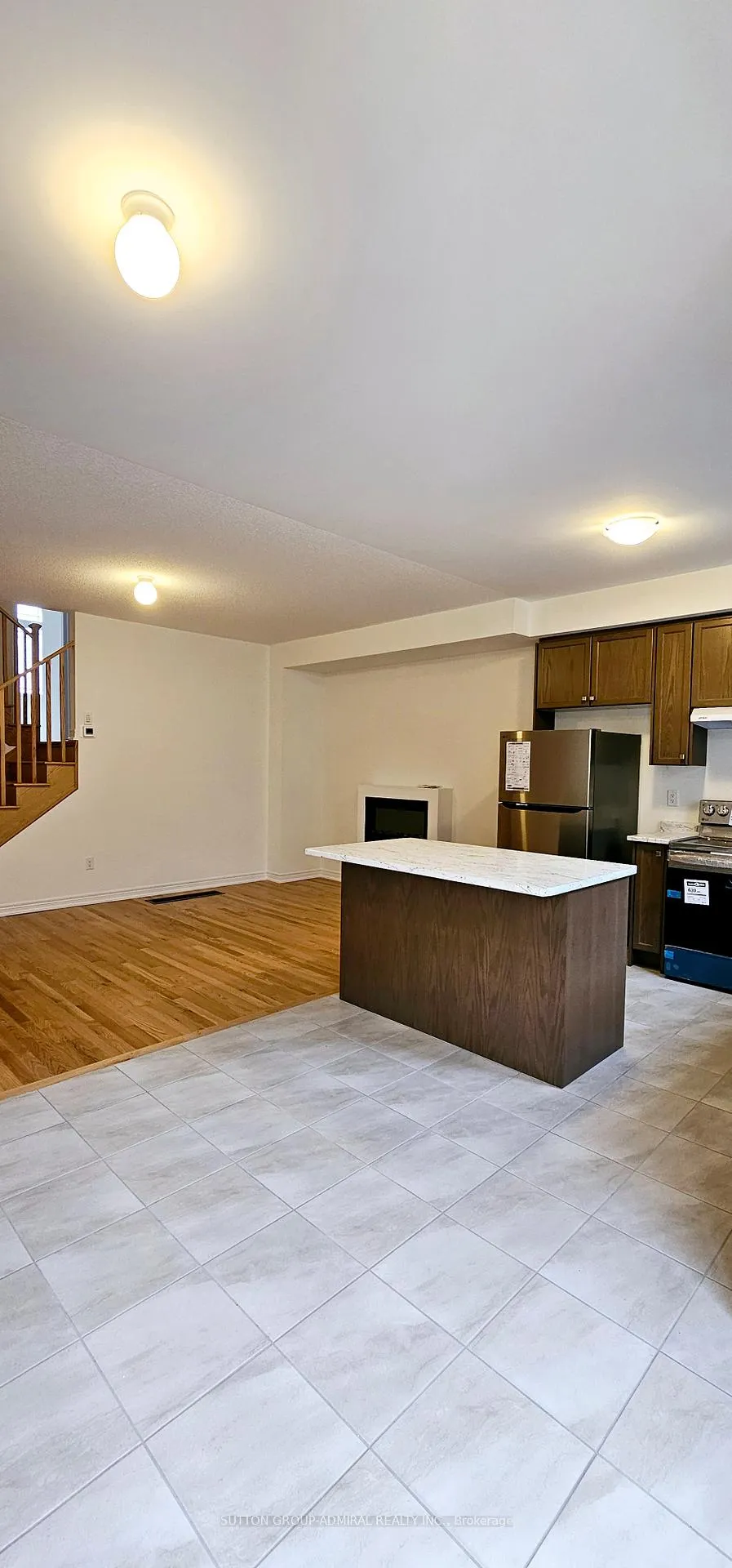 Photo 10 of 1004 Crowsnest Hollow, Pickering, Rural Pickering — HOMEH