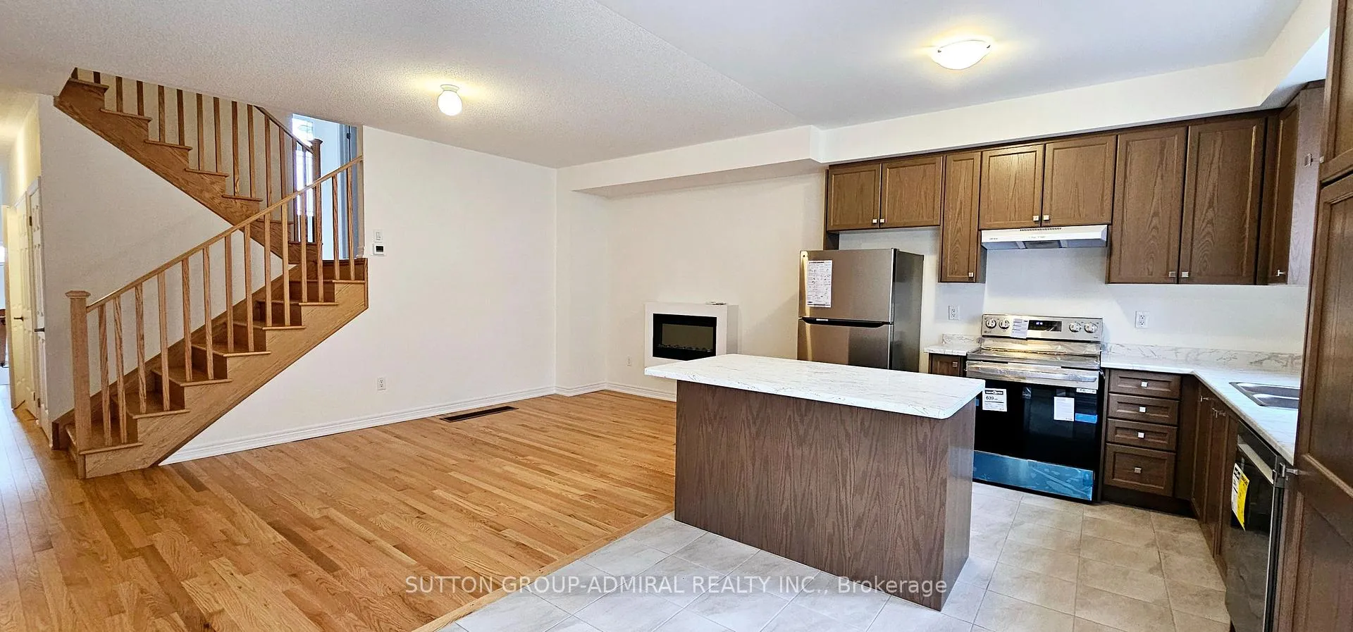Photo 11 of 1004 Crowsnest Hollow, Pickering, Rural Pickering — HOMEH