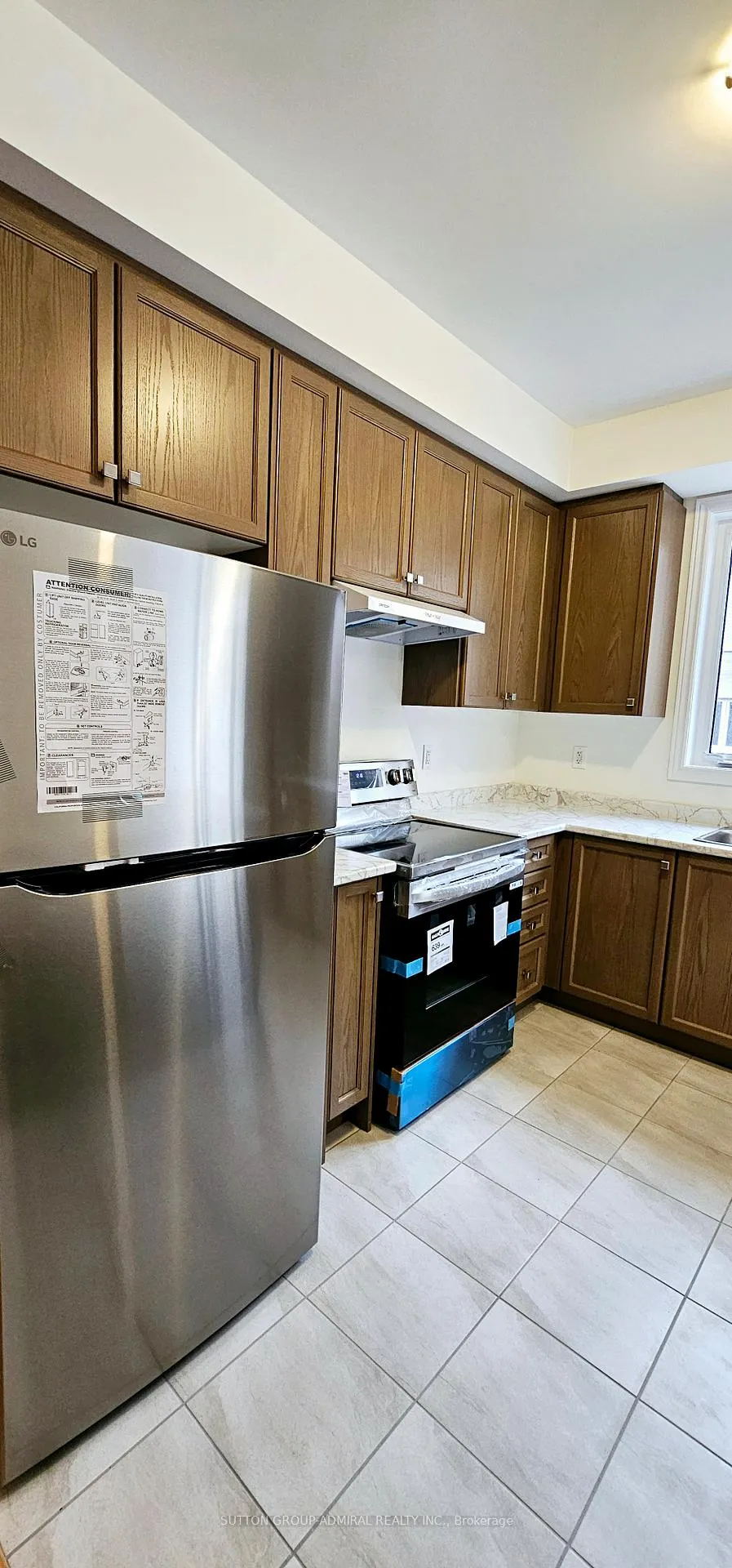 Photo 15 of 1004 Crowsnest Hollow, Pickering, Rural Pickering — HOMEH