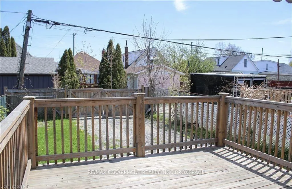 Photo 12 of 196 Weir Street N, Hamilton, Homeside — HOMEH