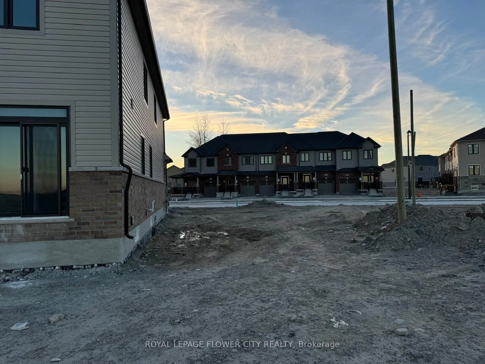 Photo 2 of 1545 Wheatcroft Drive, Oshawa, Kedron — HOMEH